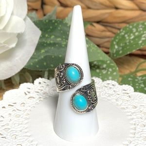 Alluring Turquoise Colored Howlite Spoon Ring